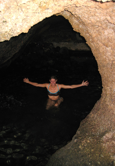 Sateria,  la grotta con acque calde.