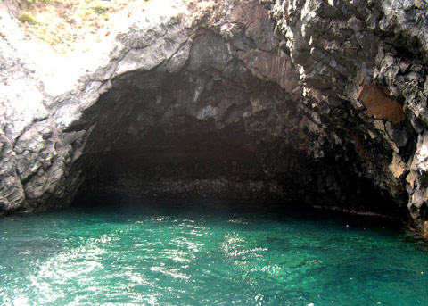 Pantelleria, la grotta delle sirene