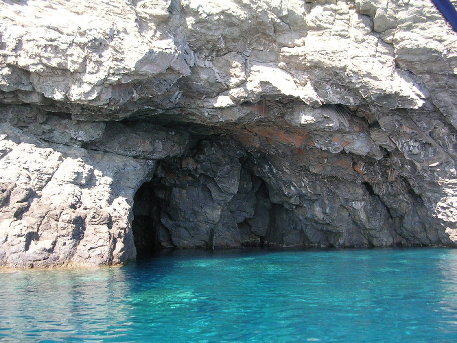 Grotta Dietro Isola.