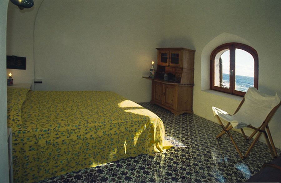 Bedroom facing the sea