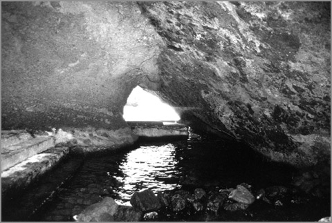 Grotta Di Sataria.