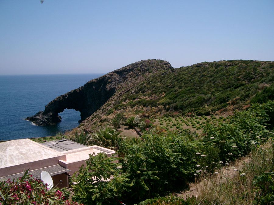 Pantelleria è un' incantevole isola...