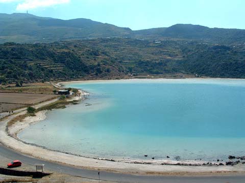  Il lago di Venere.  5 Foto 'Dammusi dei Fiori'