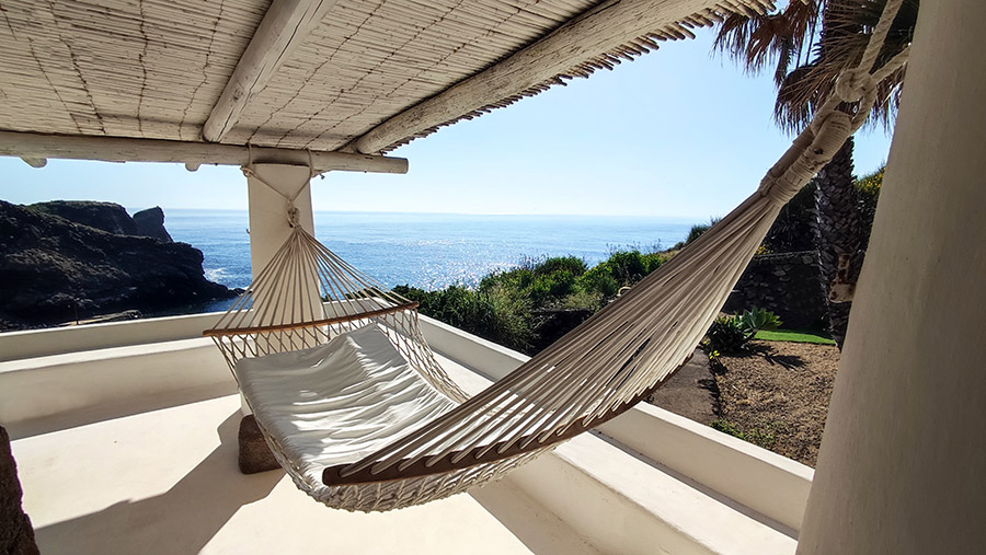 Sognare sulla riva del mare di Pantelleria.